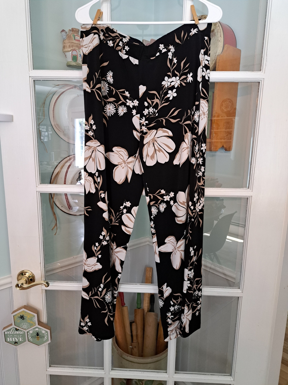 ❤️5/$25❤️Black Wide-Leg Pants with Cream Floral Print